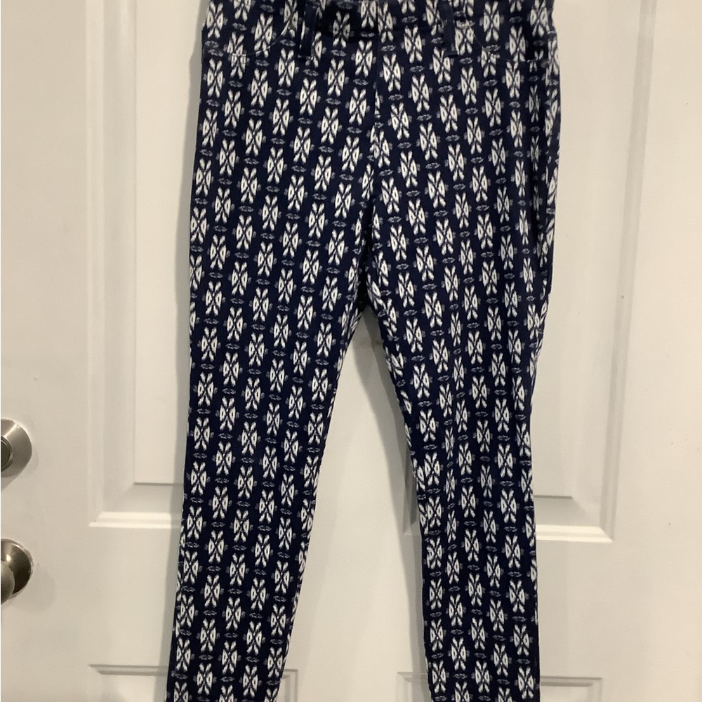 Time and Tru Blue and White Patterned Leggings